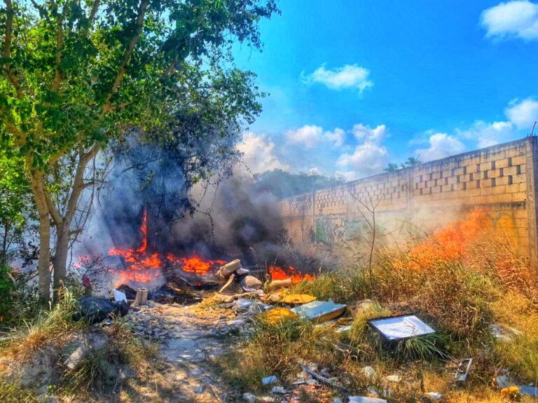 Y es que el heroico cuerpo de Bomberos de Playa del Carmen ha tenido que sofocaron seis incendios urbanos, aunque en ninguno de estos se han reportado personas heridas, según informó Leticia Hernández, directora operativa de la Secretaría municipal de Protección Civil, Prevención de Riesgos y Bomberos.