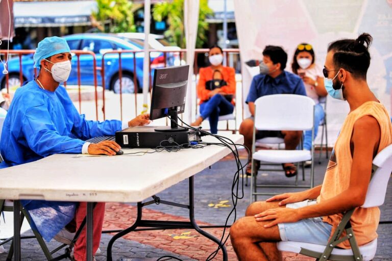 A pesar de que el estado de Quintana Roo es la única entidad en México víctima de una 3ª ola de contagios de Covid-19, la curva de transmisión en el municipio de Solidaridad se reporta estable con una ocupación hospitalaria del 19% en contraste con Benito Juárez (Cancún) que se ubica por encima del 65%, estadísticas que indican una adecuada operación del sistema de salud dirigido por la administración municipal Laura Beristain.