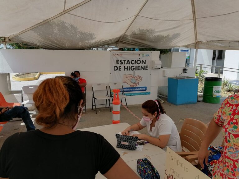 La ocupación de camas en el Centro de Males Respiratorios del Hospital General de Playa del Carmen, registra un aumento que marca hasta el 26 de mayo 2021, con un 53% reflejado en 17 pacientes positivos de Covid-19 que se encuentran internados, por lo que autoridades de salud a nivel local exhortan a reforzar medidas preventivas en materia sanitaria.