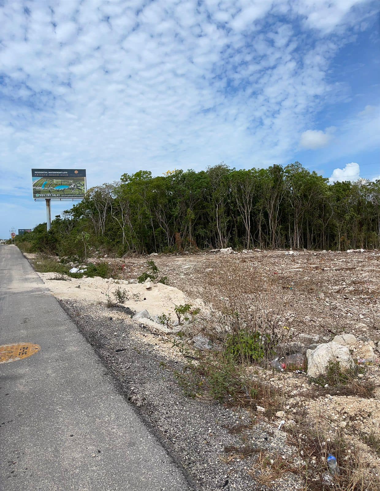 Activistas de Playa del Carmem han exhibido en redes sociales que en el estado de Quintana Roo se han perdido casi 200 mil hectáreas de selva durante un lapso de 15 años, situación que preocupa por el impacto que continua teniendo el desarrollo acelerado urbano, turístico, habitacional e incluso minero a lo largo de toda la extensión de la entidad durante los últimos 47 años.