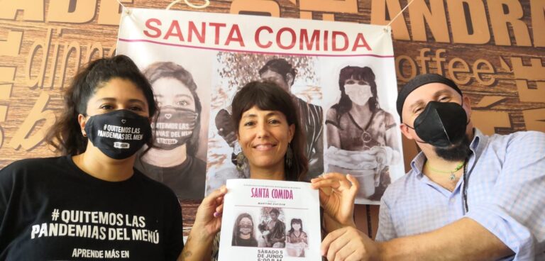 Invitan a que la comunidad de Playa del Carmen asista el próximo fin de semana a conocer la exposición itinerante "Santa Comida", integrada por 11 retratos pintados al óleo en los que se registran once historias relativas; por un lado las implicaciones sobre el acceso a la alimentación y por el otro, la solidaridad emergente por parte de la comunidad de Playa del Carmen y Tulum durante los primeros meses de la contingencia sanitaria por Covid-19 durante el periodo de primavera-verano del pasado 2020.
