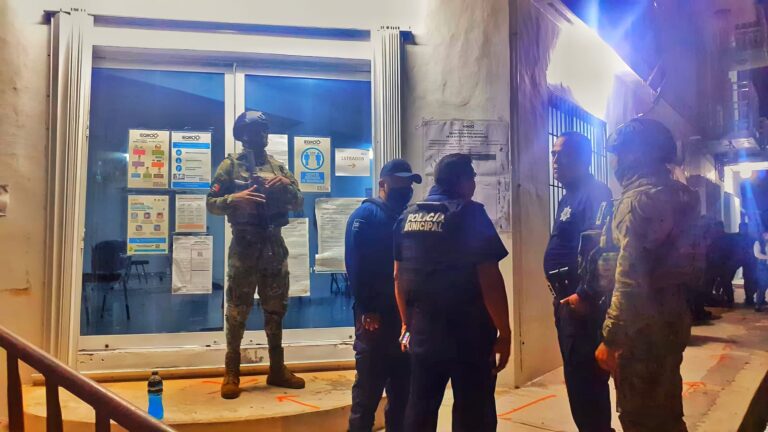 Elementos de la Secretaría de Marina Armada de México, la Fiscalía General del Estado de Quintana Roo, de la Secretaría de Seguridad Pública y Tránsito de Solidaridad y la Policía Estatal se movilizaron la noche del miércoles 9 de junio 2021, ante la posible comisión de delitos electorales después del reporte de la presunta detección de actas electorales dentro de una bolsa de basura de las oficinas del Consejo General del Instituto Electoral de Quintana Roo en la colonia Colosio de Playa del Carmen.