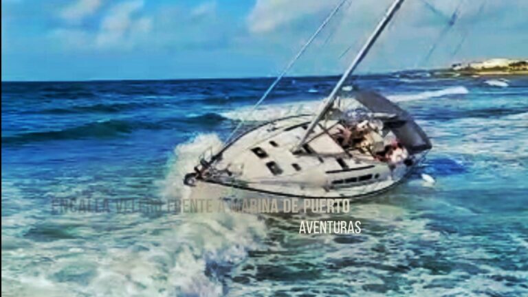 ENCALLA VELERO FRENTE A PUERTO AVENTURAS; NO SE REPORTAN HERIDOS