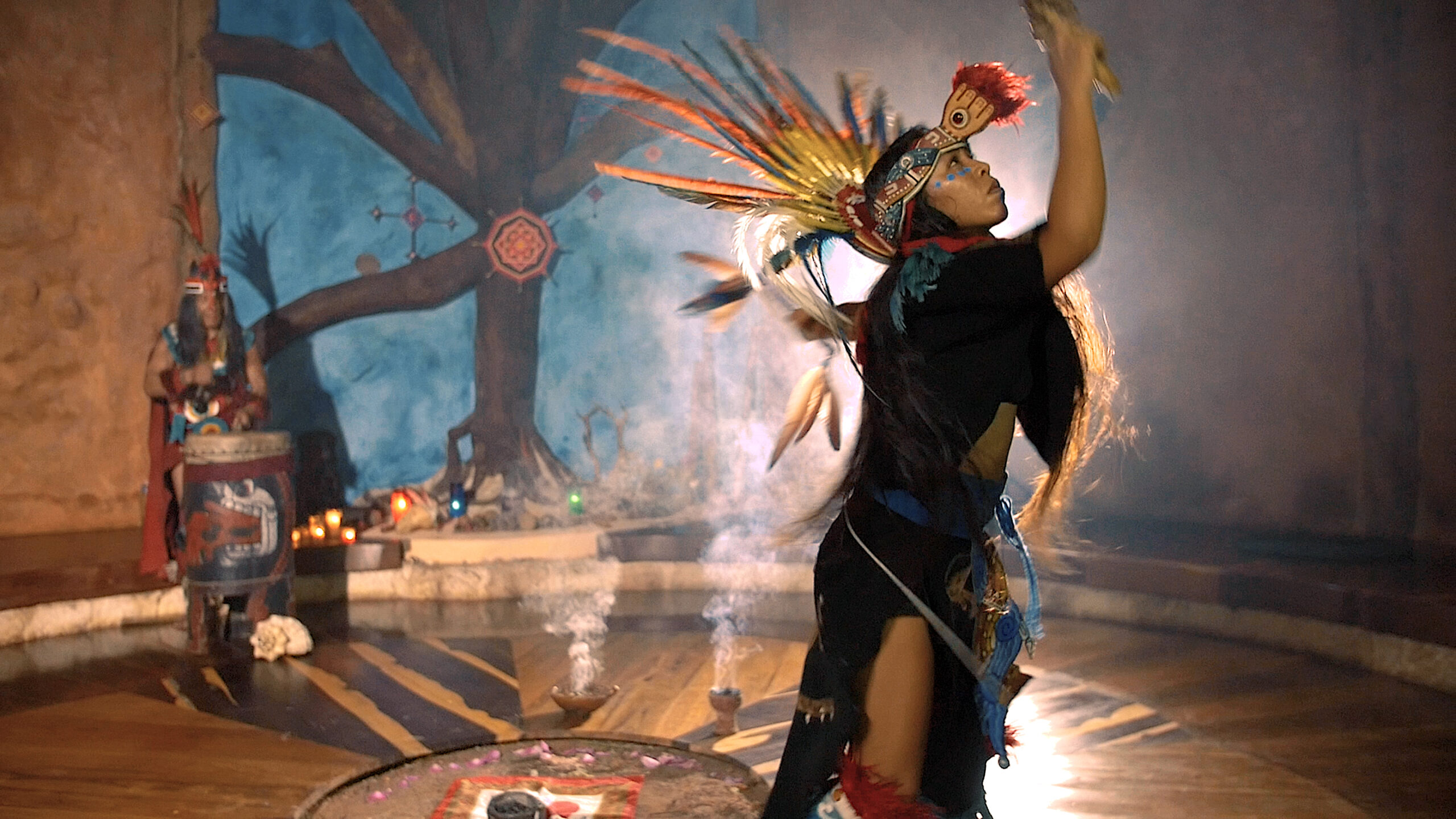 A partir de este 1 de julio 2021 el cortometraje “La Danzante de Fuego”, tiene libre acceso en la plataforma YouTube para que cualquier persona pueda ver la historia de Rubí Pérez, una artista de la cultura prehispánica que trabaja en espectáculos turísticos en Quintana Roo, pero que también mantiene firme sus raíces más auténticas del centro de México.