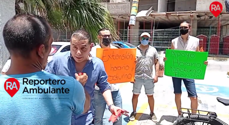 Propietarios de restaurantes, meseros, cocineros y artistas pidieron ante las autoridades estatales mayor flexibilidad para poder operar más tiempo durante las noche de la temporada vacacional de verano, ya que afirman que el actual horario de cierre impuesto por medidas de restricción ante el Semáforo Epidemiológico en Naranja los está ahorcando, con riesgo de caer en bancarrota.