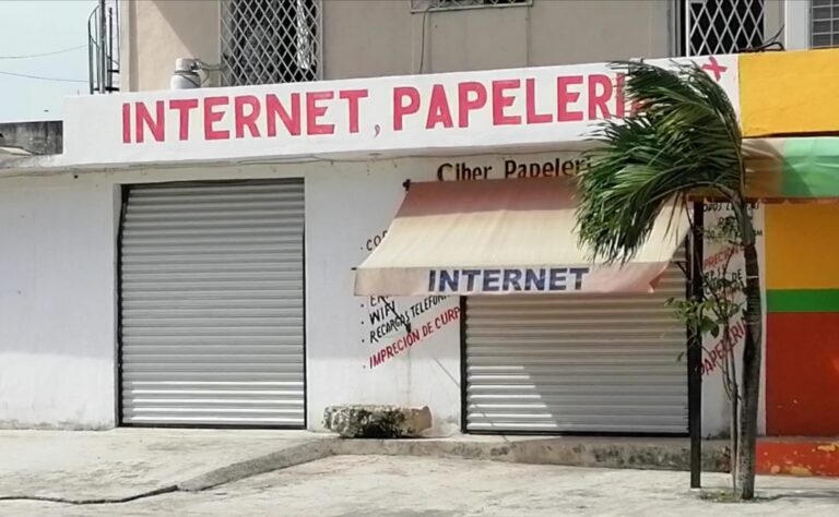 CAE GENERACIÓN DE NEGOCIOS FORMALES, CIERRAN CASI MIL Y CRECEN AMBULANTES EN PLAYA DEL CARMEN