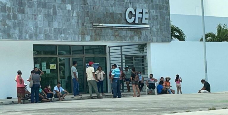 CORTA CFE ELECTRICIDAD A INVASORES EN PLAYA DEL CARMEN