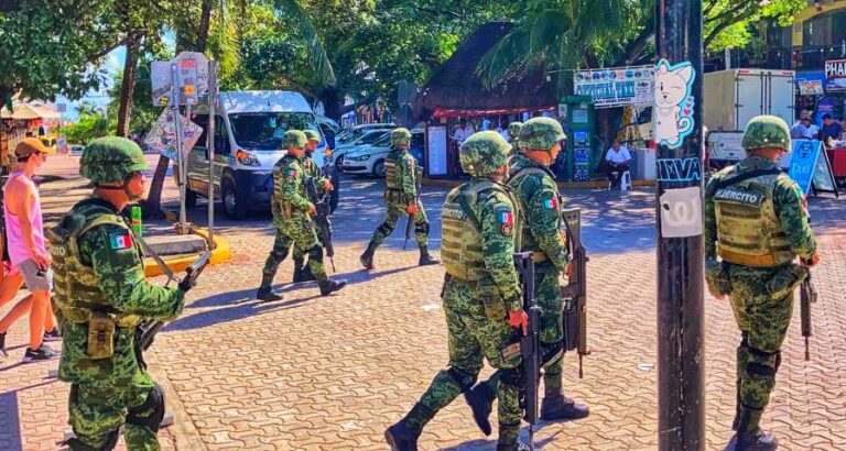 MILITARES RECORREN QUINTA AVENIDA DE PLAYA DEL CARMEN