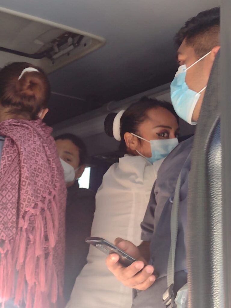 SANCIONAN AUTOBUSES DE PERSONAL POR EXCEDER LÍMITE DE PASAJEROS