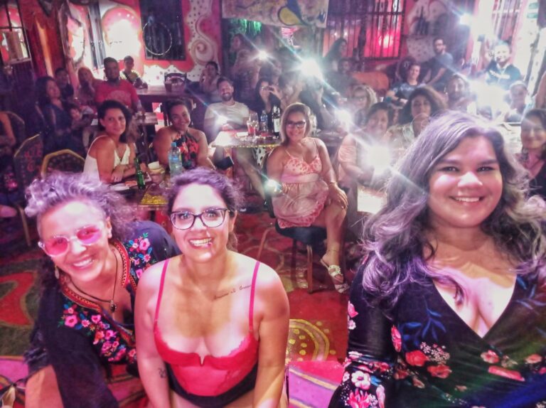 COMBINA LOTUS ROUGE MÚSICA Y COMEDIA CON ÉXITO