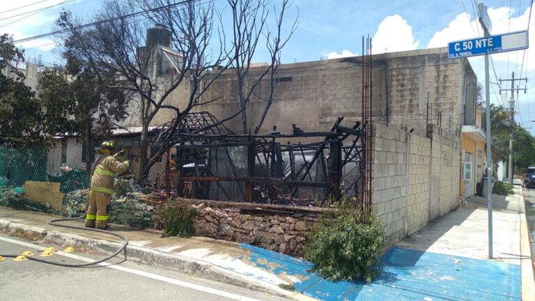 DEJA SIN HOGAR INCENDIO A DOS FAMILIAS EN EL PEDREGAL