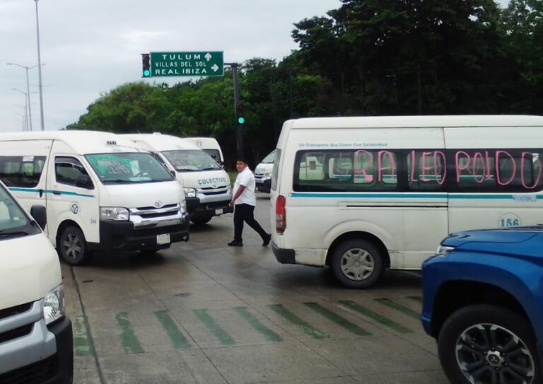 PIDEN RENUNCIA DE DIRECTOR DE TRANSPORTE CON BLOQUEO DE COMBIS