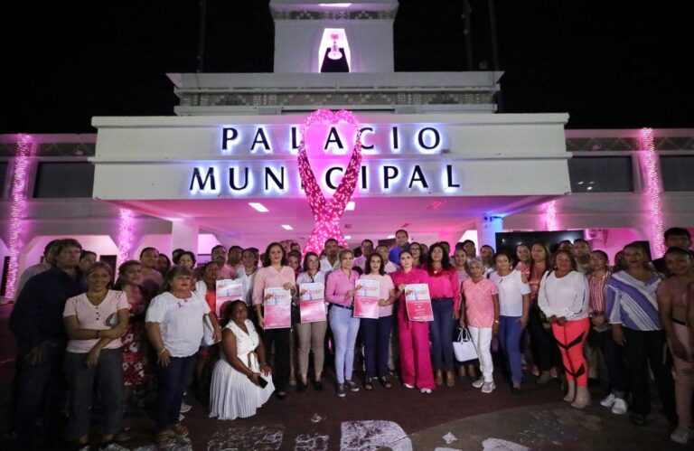 ENCIENDEN LUCES ROSAS POR LUCHA CONTRA EL CÁNCER DE MAMA