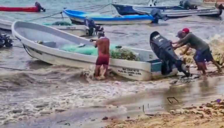 ACUSAN PESCA FURTIVA Y DAÑOS POR ESTRUCTURAS NOCIVAS EN EL RECODO PESCADORES DE PLAYA DEL CARMEN