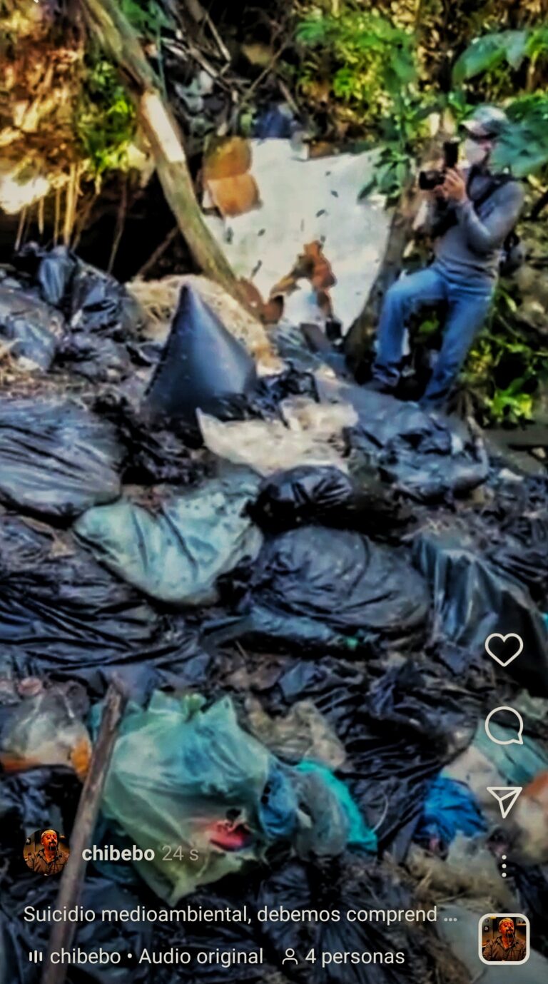 EXHIBEN ESPELEÓLOGOS BASURA Y ANIMALES MUERTOS EN CENOTE