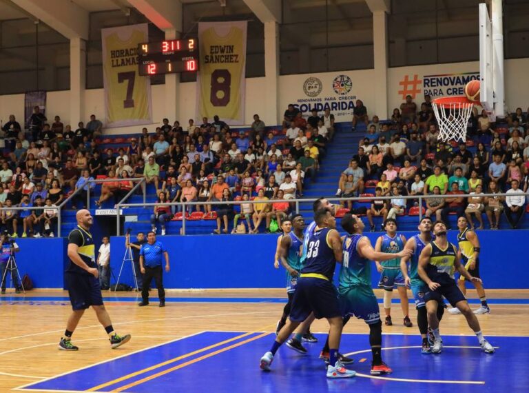 Reinauguran Poliforum con remodelada duela en la Unidad Deportiva Playa del Carmen