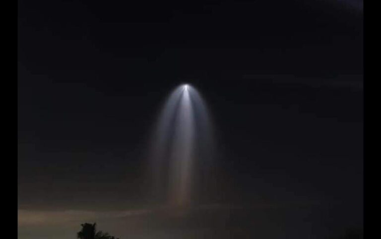 “OVNI” SORPRENDE EN CIELO DE CANCÚN Y PLAYA DEL CARMEN
