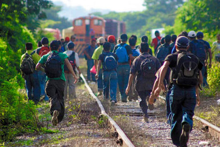 MÁS DE LA MITAD DE MIGRANTES HUYEN DE SU PAÍS POR VIOLENCIA: ACNUR