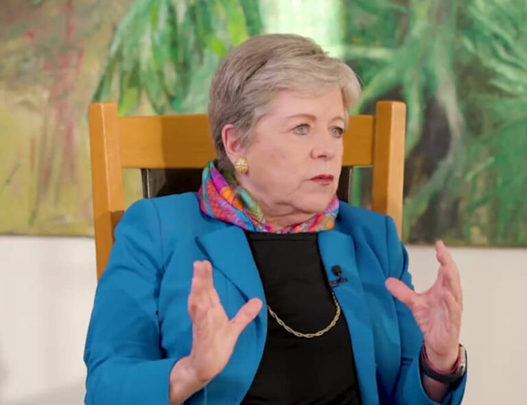 “MIGRANTES MEXICANOS PAGAN 9 MIL 800 MILLONES DE DÓLARES DE IMPUESTOS ANUALMENTE EN EEUU”: BÁRCENA