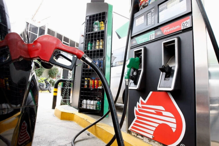 GASOLINA EN MÉXICO CONTINÚA A LA BAJA