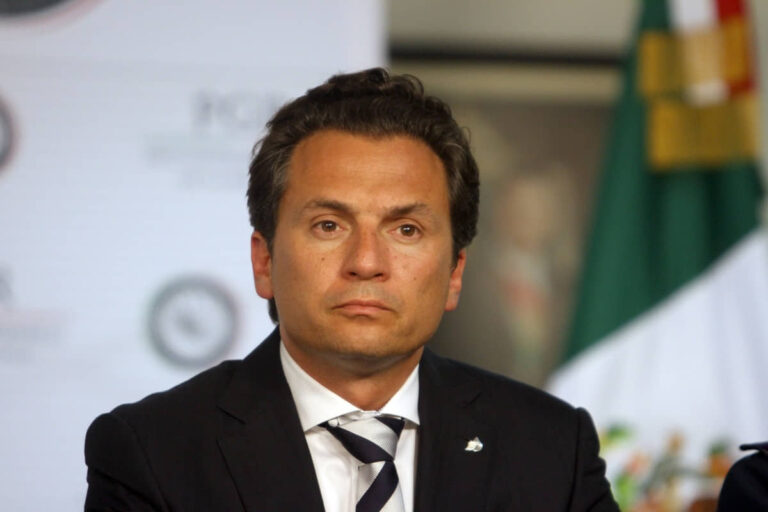 LAMENTABLE LA ORDEN PARA DEVOLVER RESIDENCIA A LOZOYA: AMLO