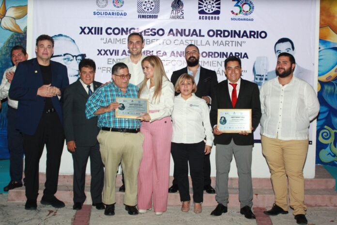 • Durante el evento, la Federación Mexicana de Cronistas Deportivos destacó el trabajo que ha desarrollado la presidenta Lili Campos para que atletas locales brillen en el ámbito estatal, nacional e internacional