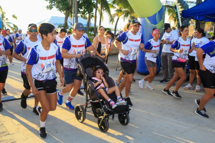 • La presidenta Lili Campos participó como guía del atleta con discapacidad visual Marcos Velázquez junto a 170 participantes en la carrera “Corre conmigo 5k y 10k”
