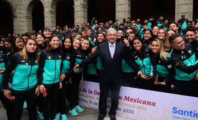 DEL FONDO DEL INDEP SE ENTREGARÁN APOYOS A MEDALLISTAS: AMLO