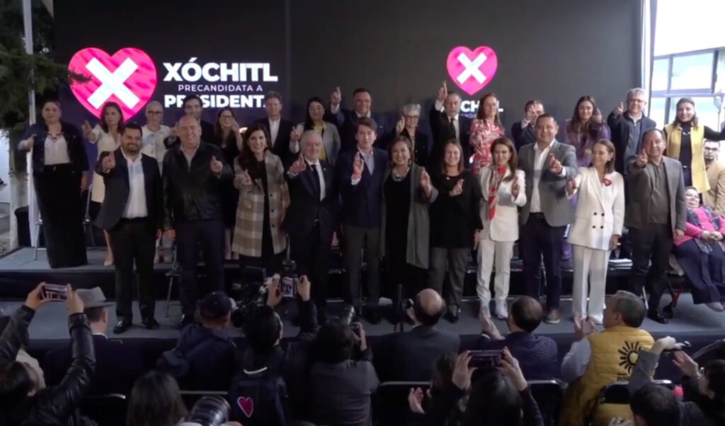 PRESENTÓ XÓCHITL GÁLVEZ A SU EQUIPO DE 22 COLABORADORES