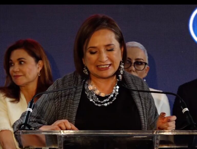 PRESENTÓ XÓCHITL GÁLVEZ A SU EQUIPO DE 22 COLABORADORES