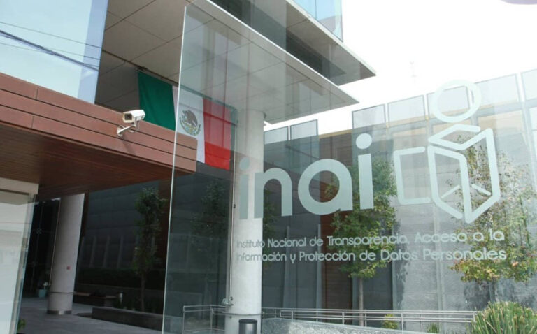 PIDE AMLO A SEGOB INVESTIGAR Y DENUNCIAR IRREGULARIDADES EN EL INAI