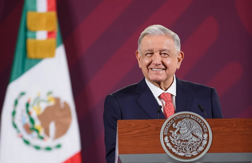 Alista AMLO reformas para el próximo año