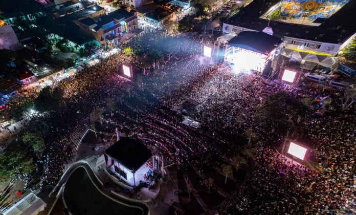 Histórica asistencia durante el Carnaval 2024 de Playa del Carmen, habitantes, turistas y visitantes de otros municipios disfrutaron del grupo regional