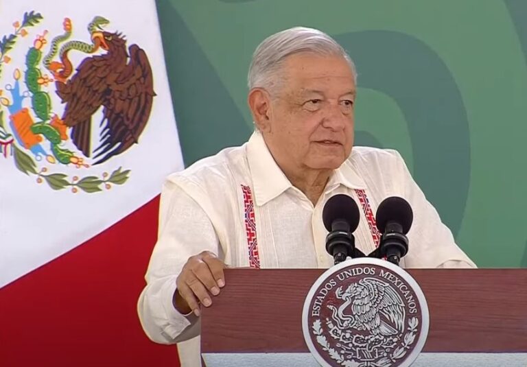 INSISTE LÓPEZ OBRADOR EN REUNIRSE SOLO CON PADRES Y MADRES DE NORMALISTAS