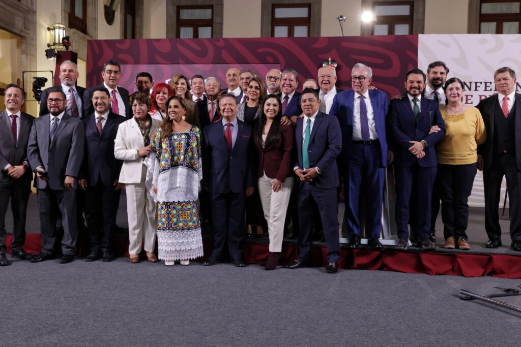 ASISTE LA GOBERNADORA DE QUINTANA ROO A LA PRESENTACIÓN DE AVANCES DE LA FEDERALIZACIÓN DEL SISTEMA DE SALUD