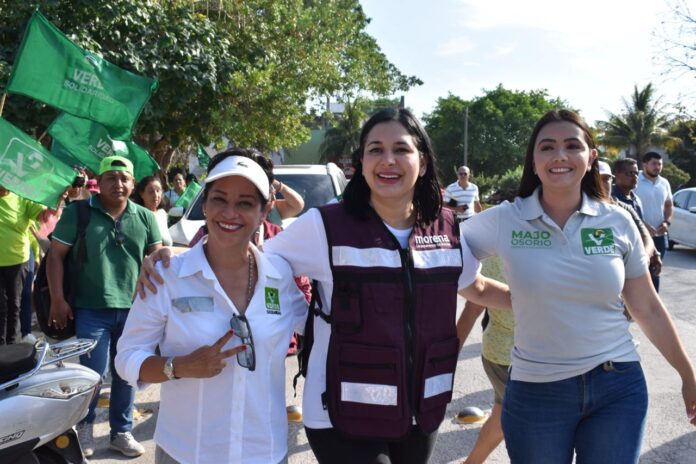 • La candidata de la coalición Morena, Partido Verde y del Trabajo, camina las colonias La Guadalupana y Tumben Chilam, acompañada por la candidata a diputada por el distrito 10, María José Osorio.