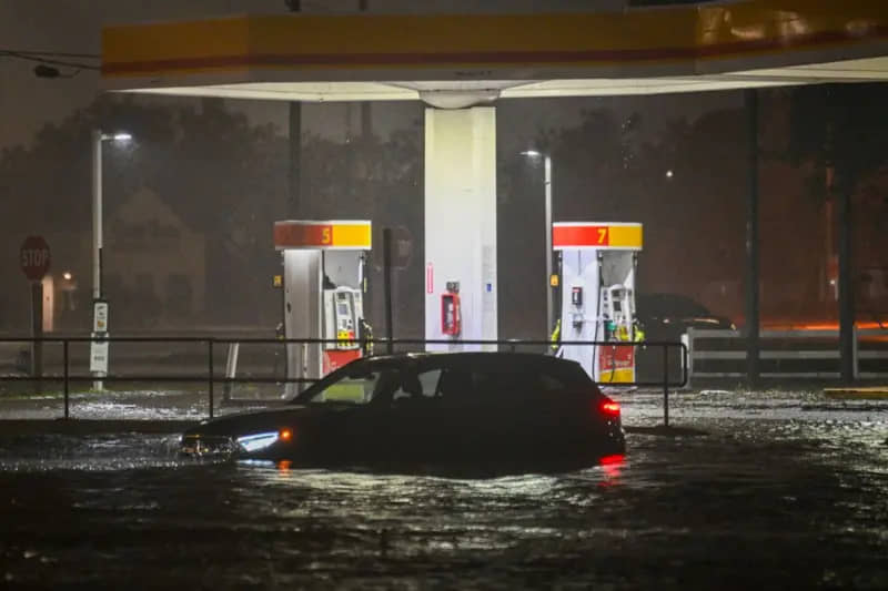 EL HURACÁN MILTON CRUZA FLORIDA CON VIENTOS EXTREMOS