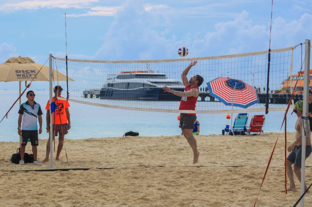 Celebran festival de voleibol de playa en el corazón turístico de Solidaridad. Con una gran participación de equipos