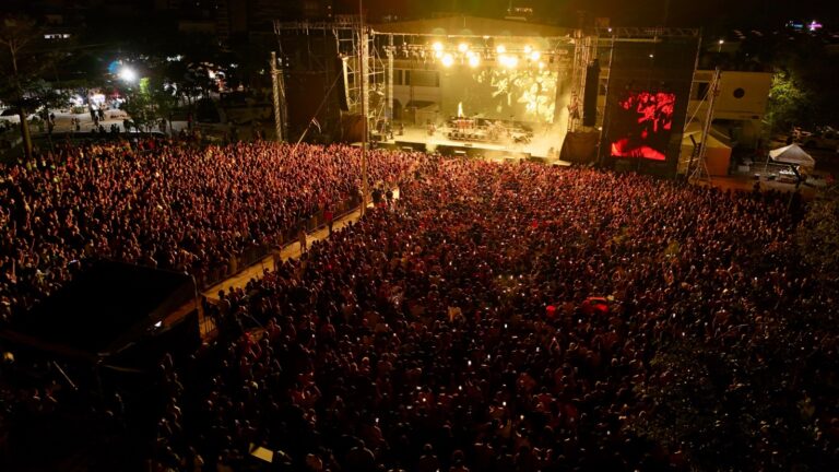 Rawayana hace vibrar a más de 20 mil personas en el Carnaval de Playa del Carmen 2025 🎶🎭