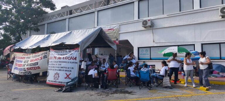 Maestros acusan traición y niegan acuerdo para regresar a clases; endurecen protestas este viernes en Playa del Carmen
