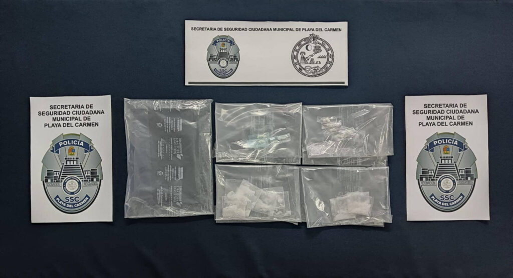 Con aproximadamente 21 dosis de posibles narcóticos, fue detenida fémina en la colonia Colosio de esta ciudad.