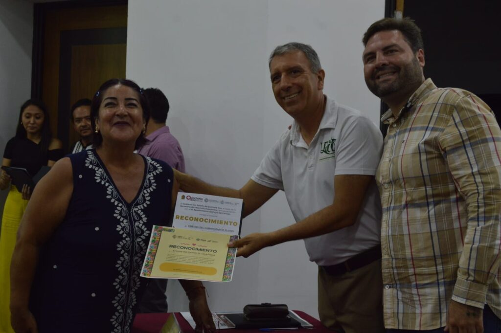 Escuela de Negocios impulsa a 120 emprendedores y fortalece el tejido social en Playa del Carmen