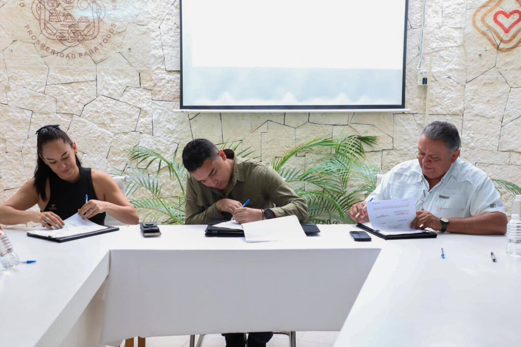 Firman convenio DIF Playa del Carmen y la Escuela de Enfermería Ignacio Chávez