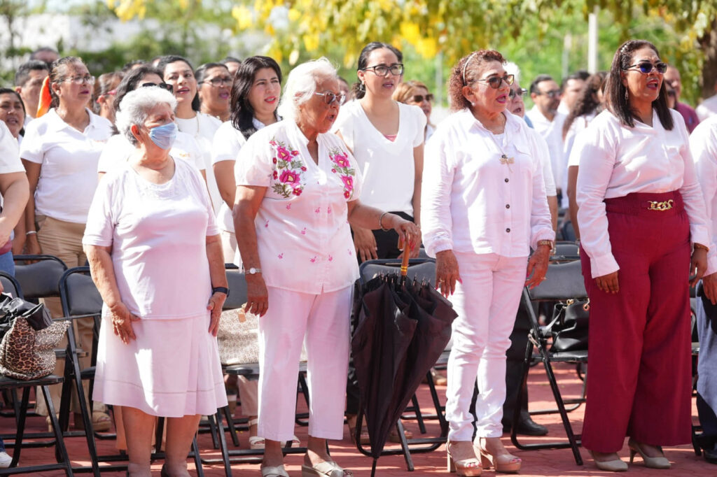 Destaca SEQ la vocación, esfuerzo diario y compromiso de maestras y maestros