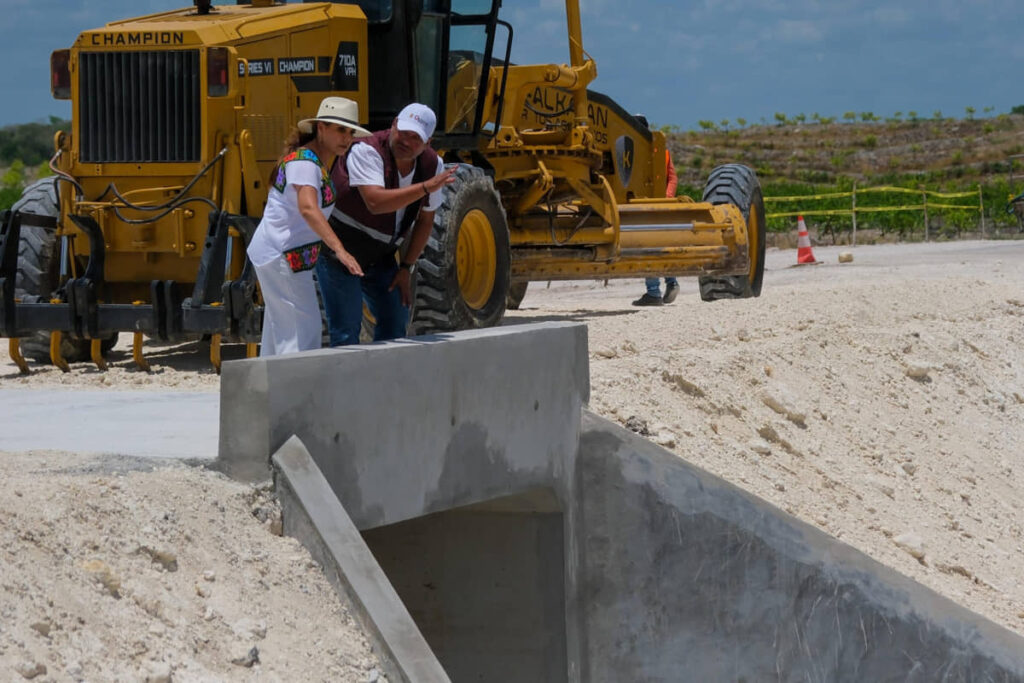 Avanza reconstrucción de carretera en Morocoy y San Pedro Peralta con inversión del Fonden