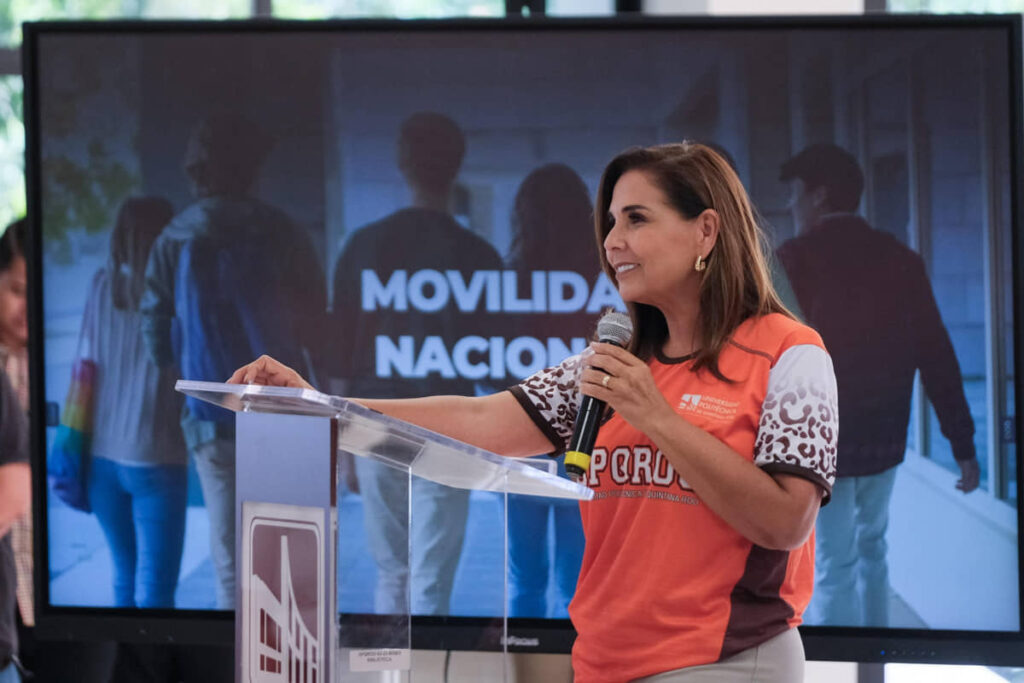 Celebra Mara Lezama 15 aniversario de la Universidad Politécnica de Quintana Roo