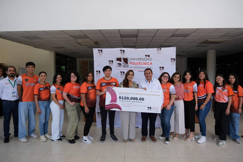 Celebra Mara Lezama 15 aniversario de la Universidad Politécnica de Quintana Roo