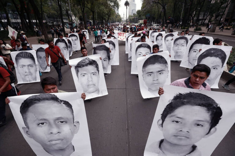 Corte rechaza amparos y ordena a divulgar datos del caso Iguala