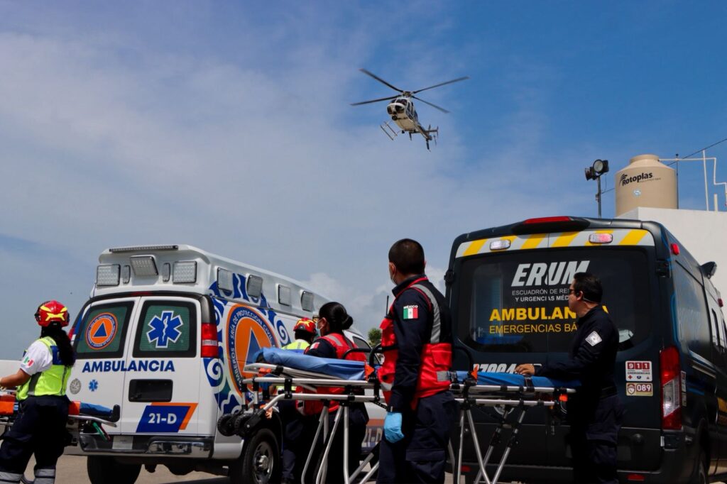 Helicóptero del Gobierno de Estefanía Mercado rescata a dos personas frente a las costas de Punta Allen