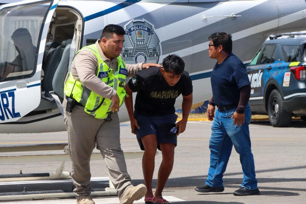 Helicóptero del Gobierno de Estefanía Mercado rescata a dos personas frente a las costas de Punta Allen